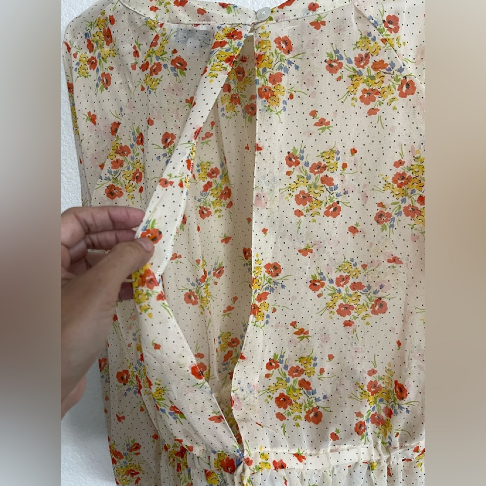 Pretty Flowered Blouse Lightweight - image 3